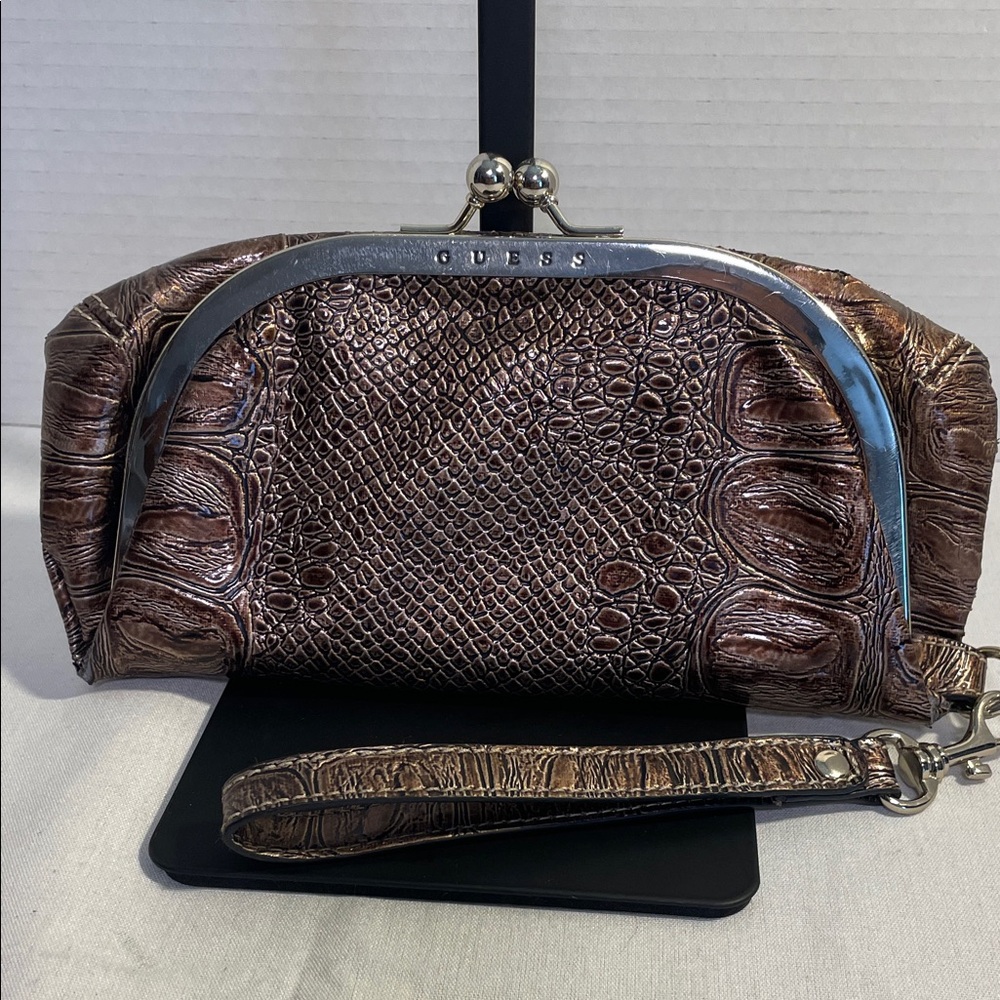 🟡 GUESS Faux Crocodile Leather Textured Wristlet Clutch